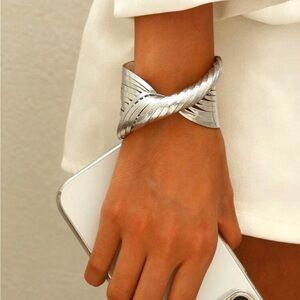 Elegant Silver Women's Bracelet